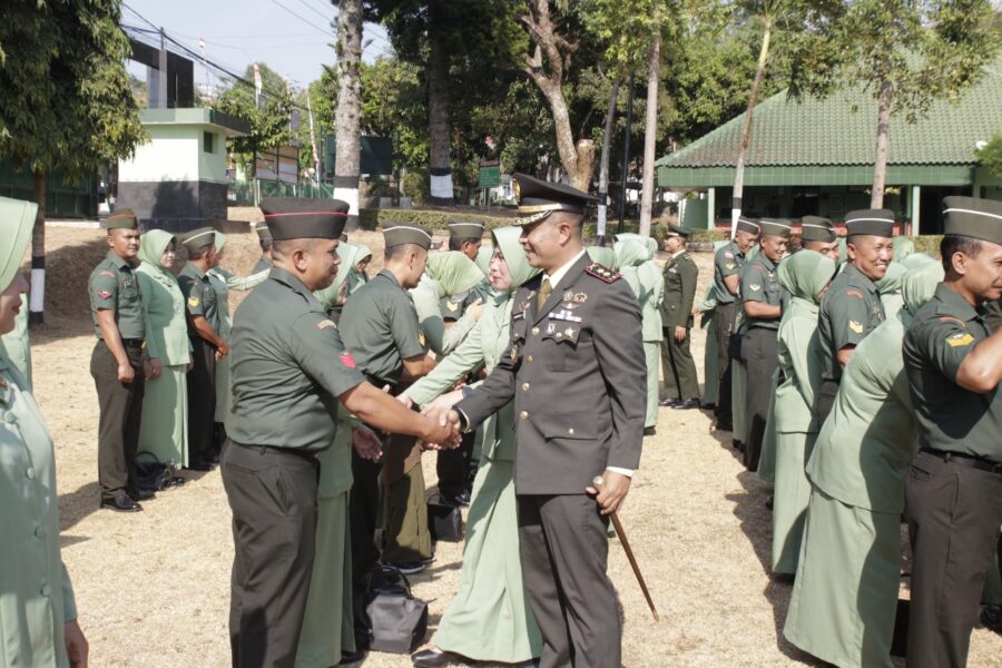 Dandim Lantik Personil TNI AD Kodim 0615/Kuningan Yang Naik Pangkat