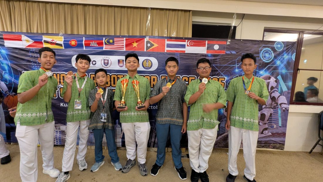 Harumkan Nama Indonesia, Siswa SMPIT Al-Multazam 2 Kuningan Sabet 2 Emas di Ajang Robotik Internasional